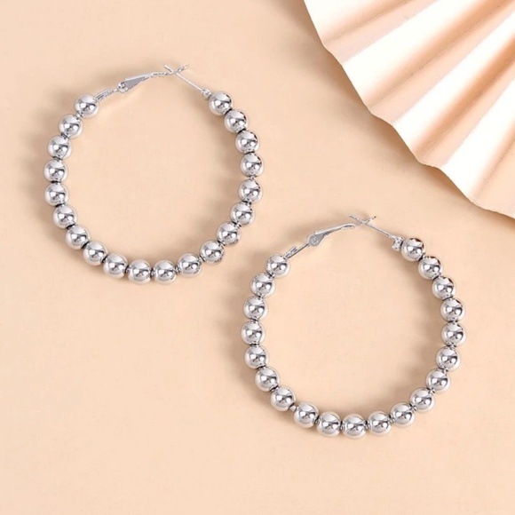 Minimalist Beaded Hoop Earrings - Picture 6 of 6